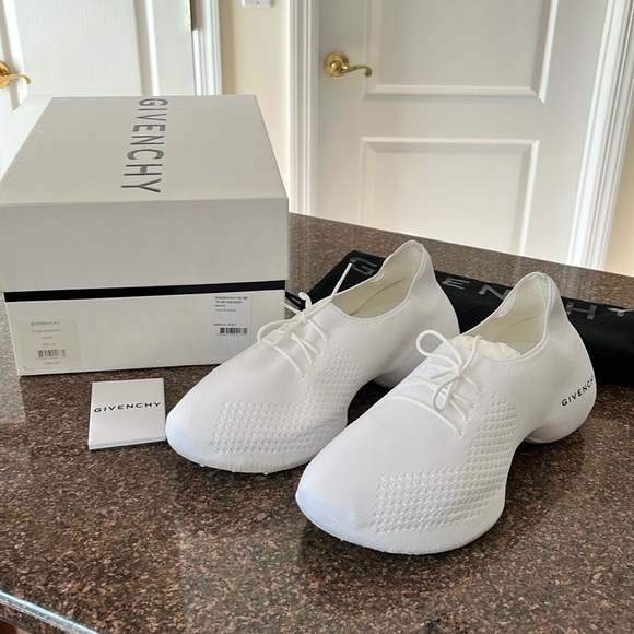 GIVECHY MEN’S/LADIES WHITE KNIT SNEAKERS-39-AMAZING-EUC-BOX-DUST BAG! - Picture 3 of 16